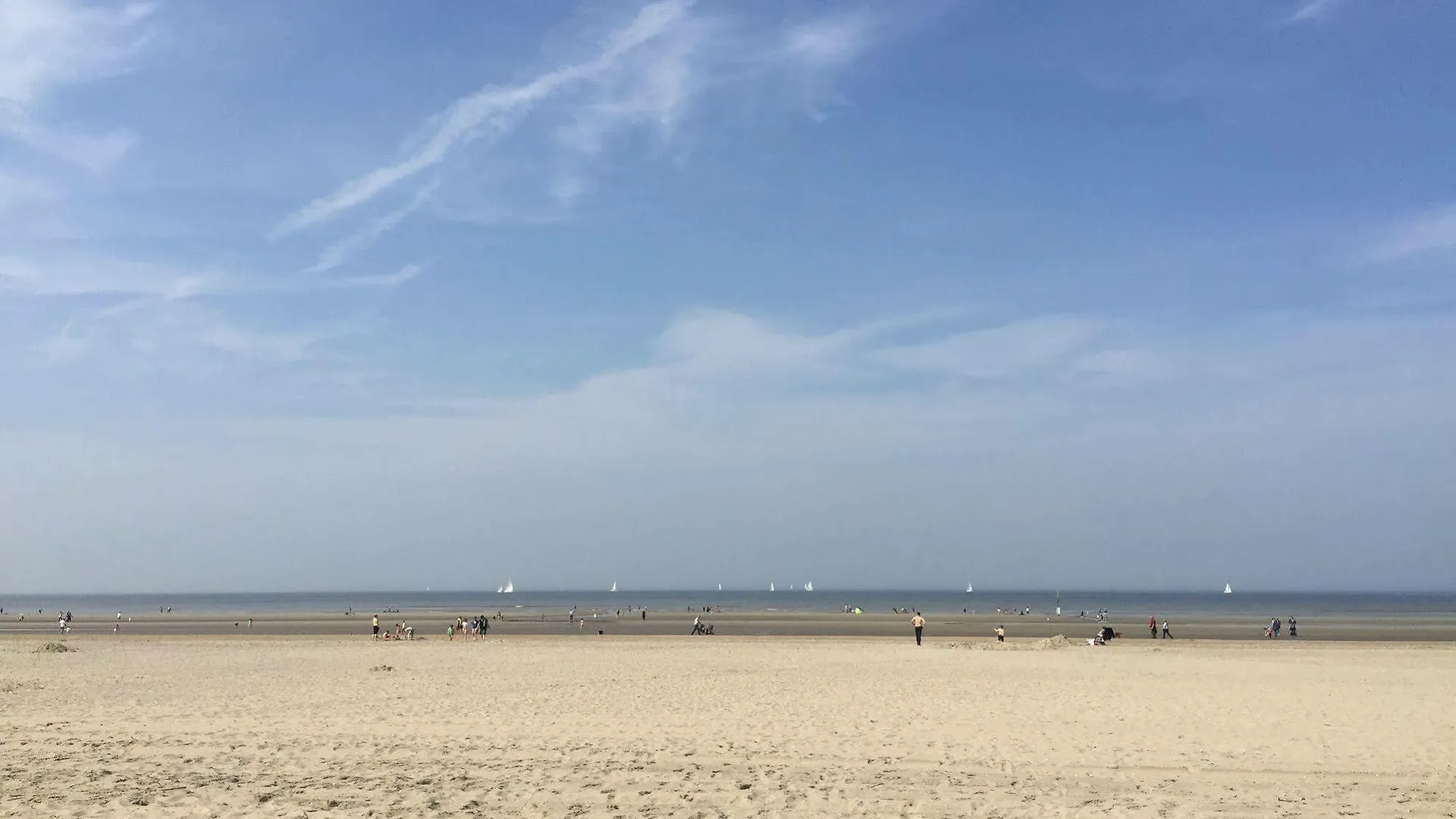 Apartment Studio Ross, Zonnig En Gezellig En Vlakbij De Zee Middelkerke Belgium